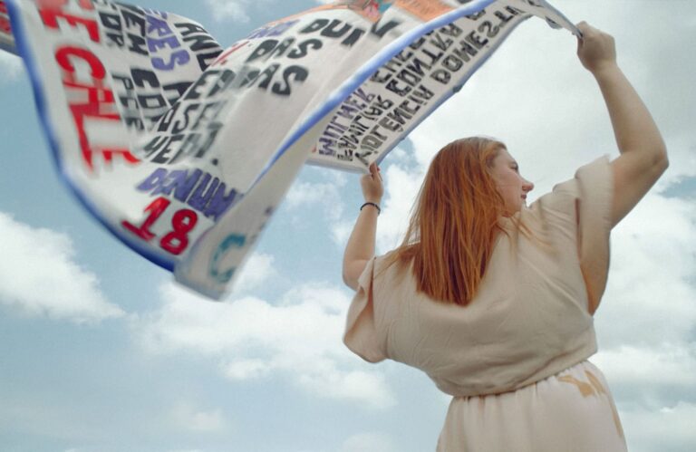 Cartazes da Resistência: BETC e a história do feminismo nas ruas