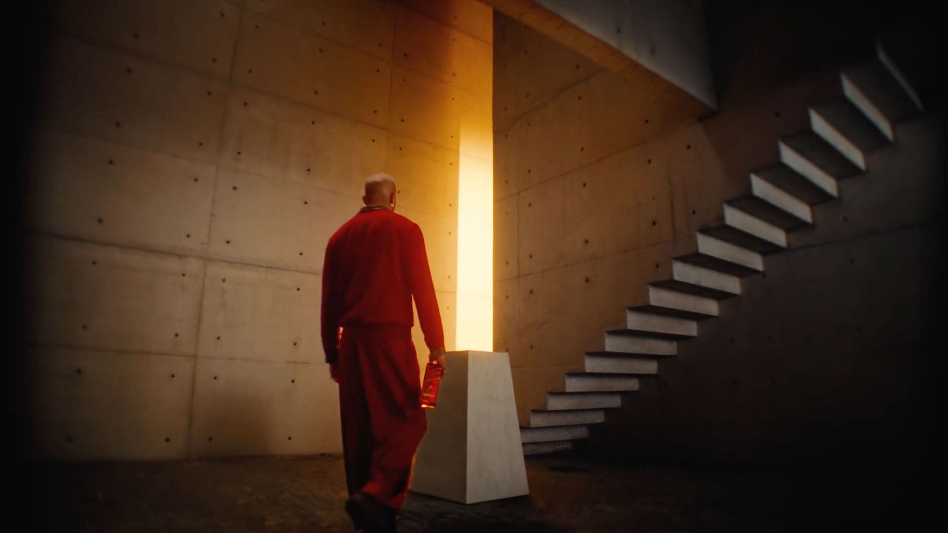 Homem com garrafa - Johnnie Walker Red Label