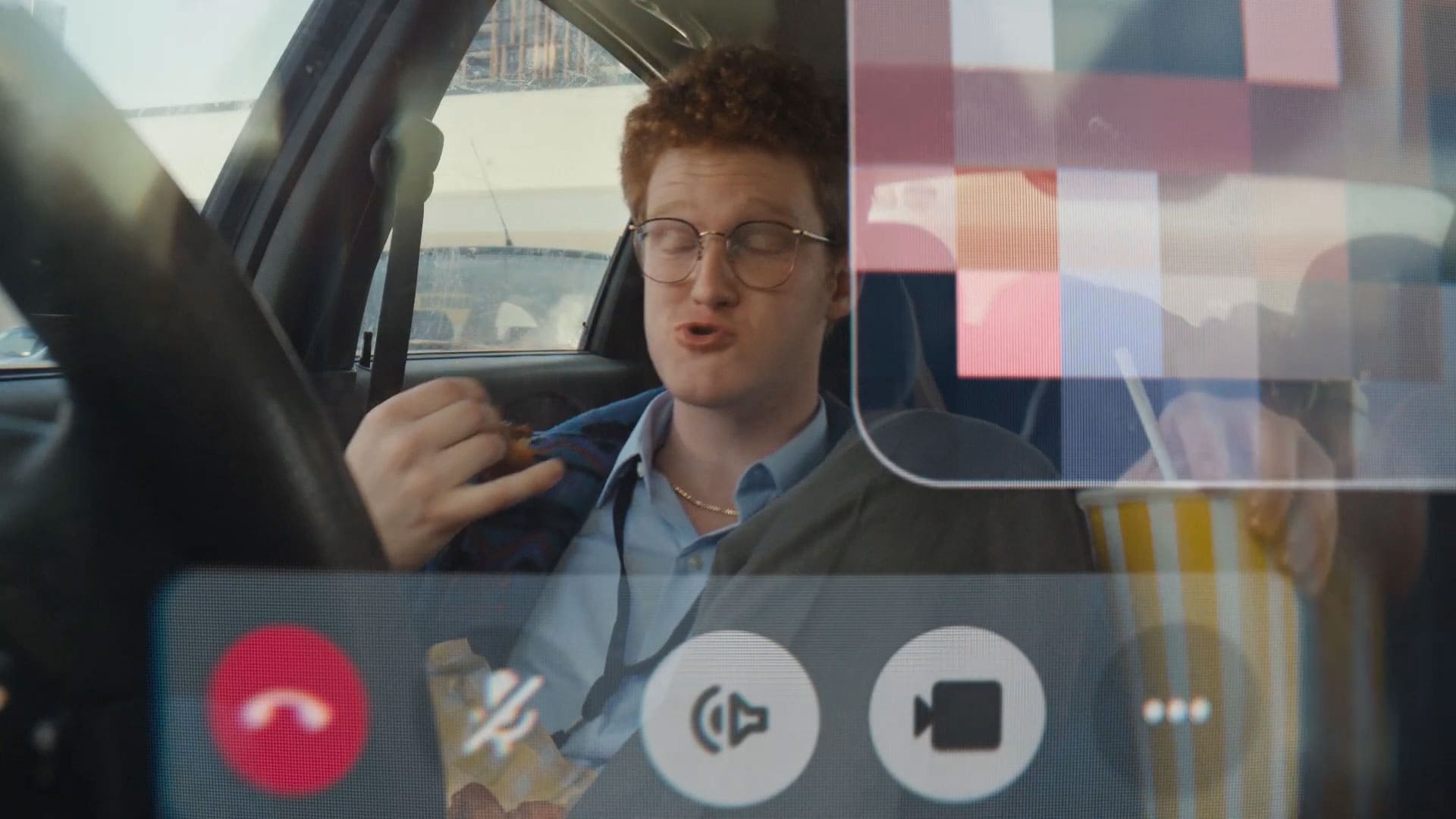 Homem no carro - Mensagem privada no WhatsApp