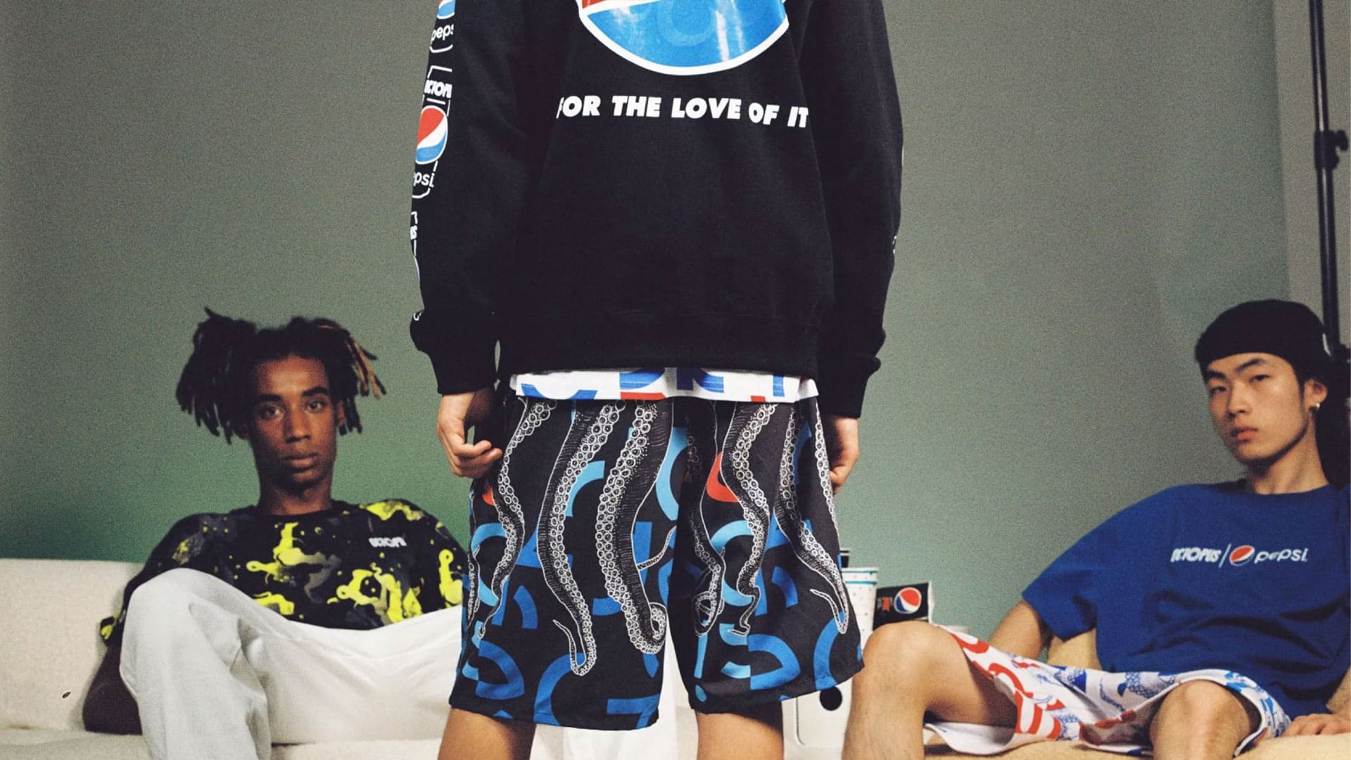 Modelos roupa Octopus e Pepsi - Produtos PepsiCo lifestyle