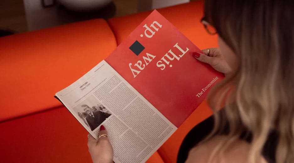 Anúncio de revista da nova identidade visual The Economist